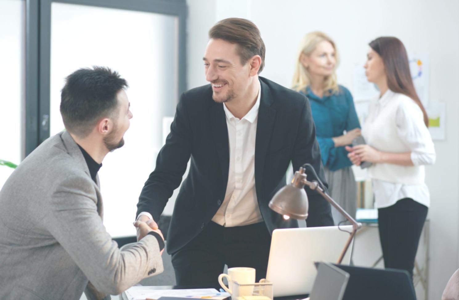 Análisis detallado de datos financieros y presupuestos empresariales